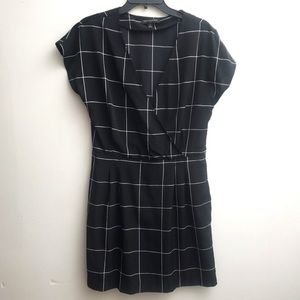 Banana Republic Sheath Dress 10 Black Plaid Cap Sleeves Zip V-neck Short Classic